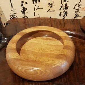 淺色原木圓形收納盤